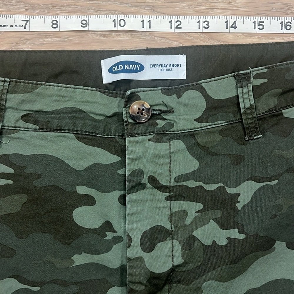 Old Navy Everyday High Rise Short 7in - Picture 2 of 4